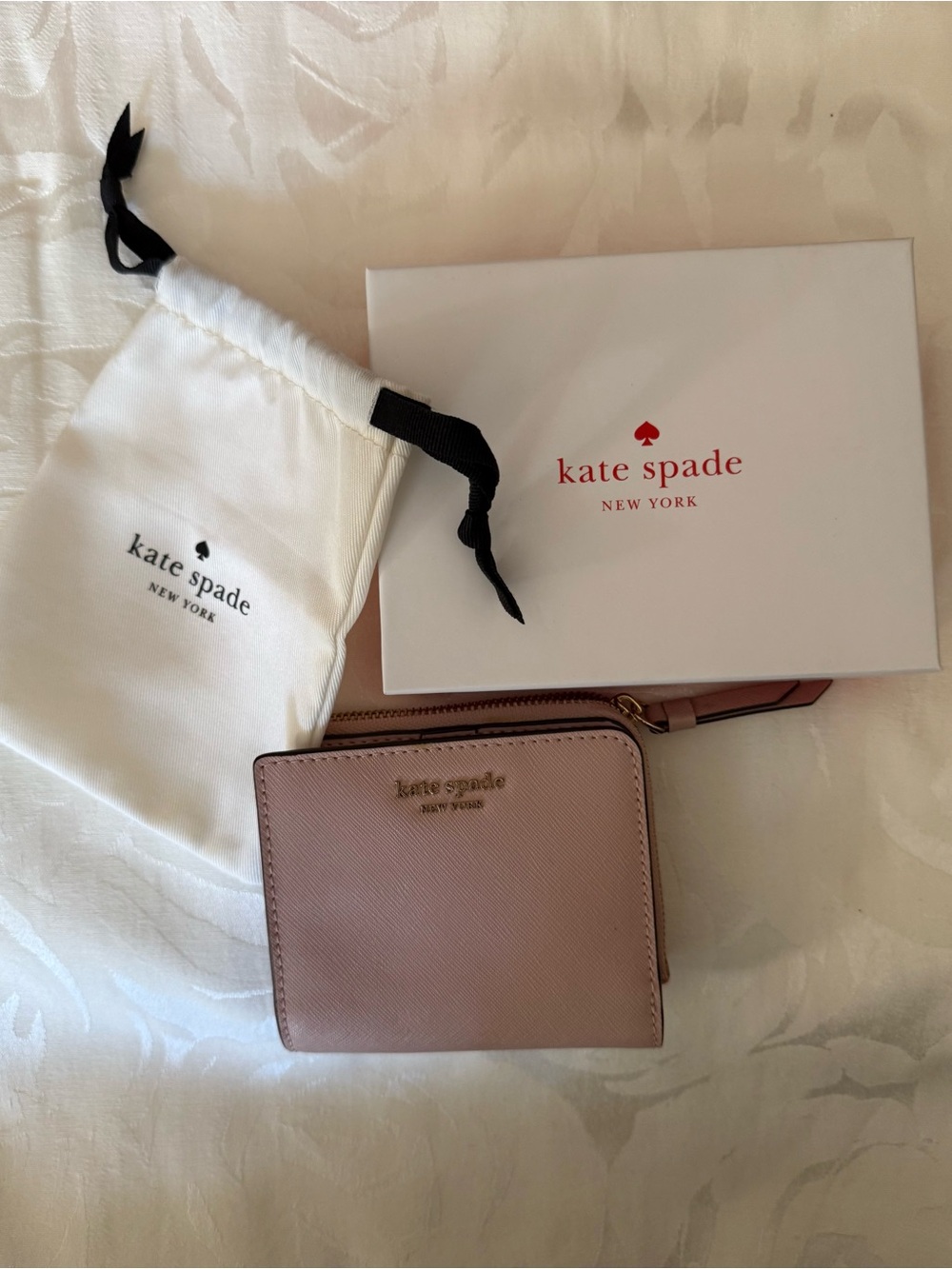 NWT Kate Spade Cameron Small L-Zip Bifold Wallet Warmvellum with Box & Pouch